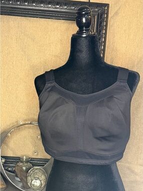 EUC Livi Black Underwire Sports Bra Size 38H